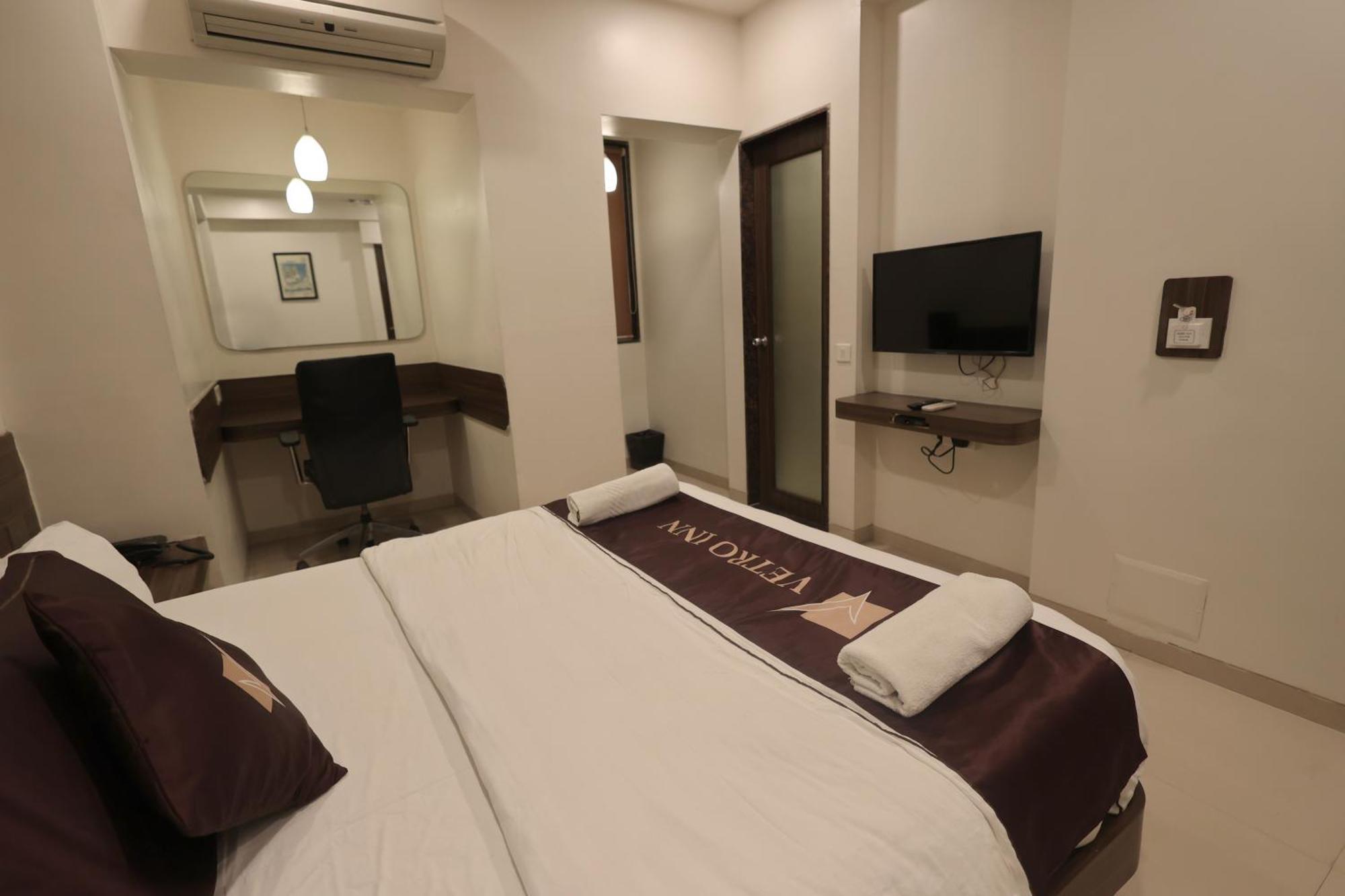 Hotel Vetro Inn Surat Buitenkant foto