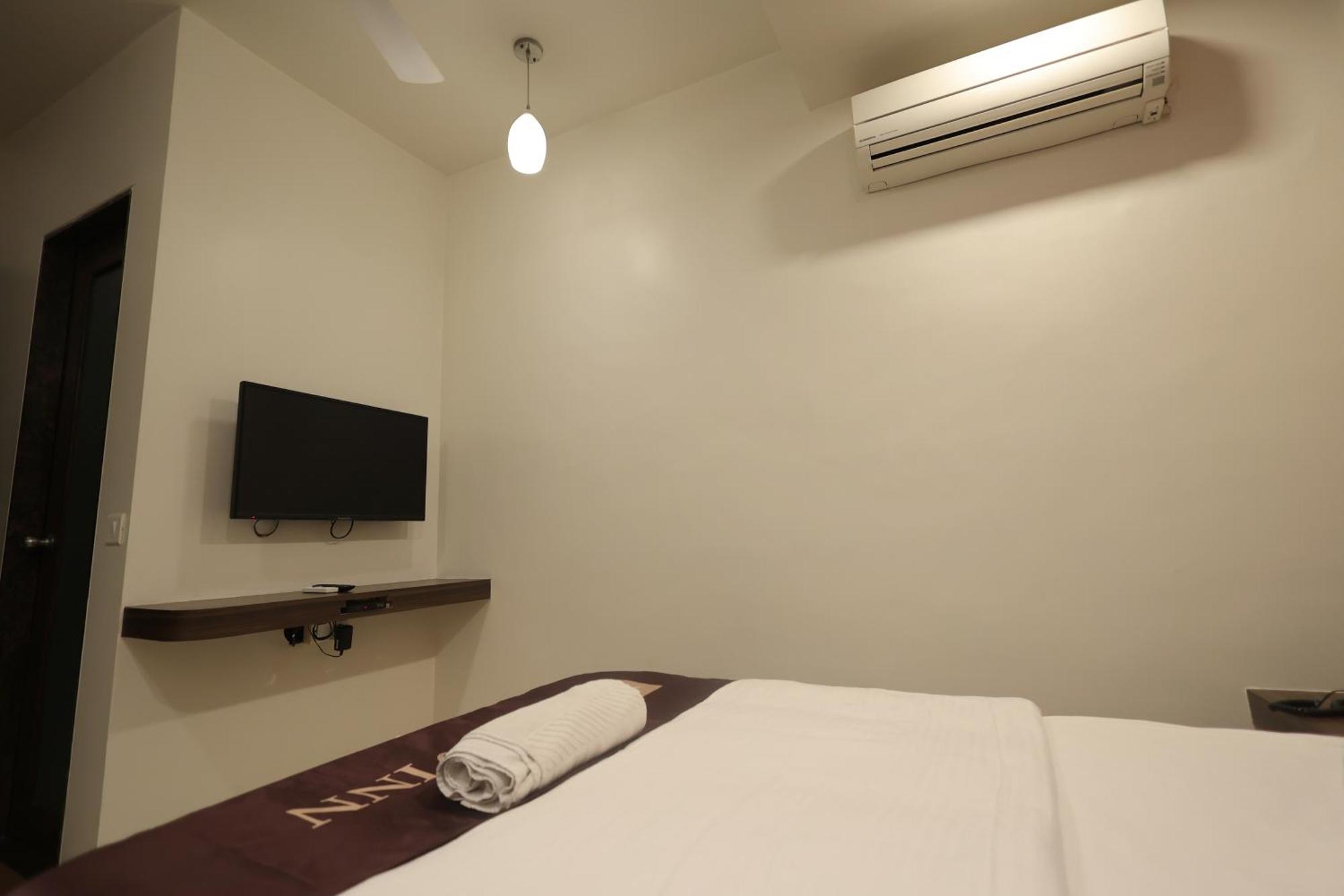 Hotel Vetro Inn Surat Buitenkant foto