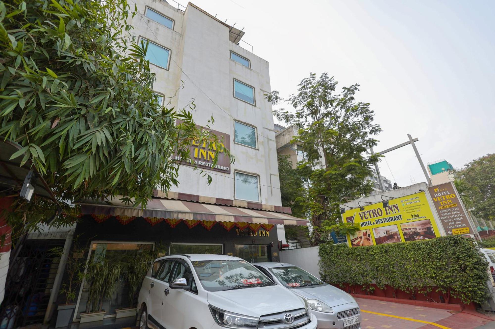 Hotel Vetro Inn Surat Buitenkant foto