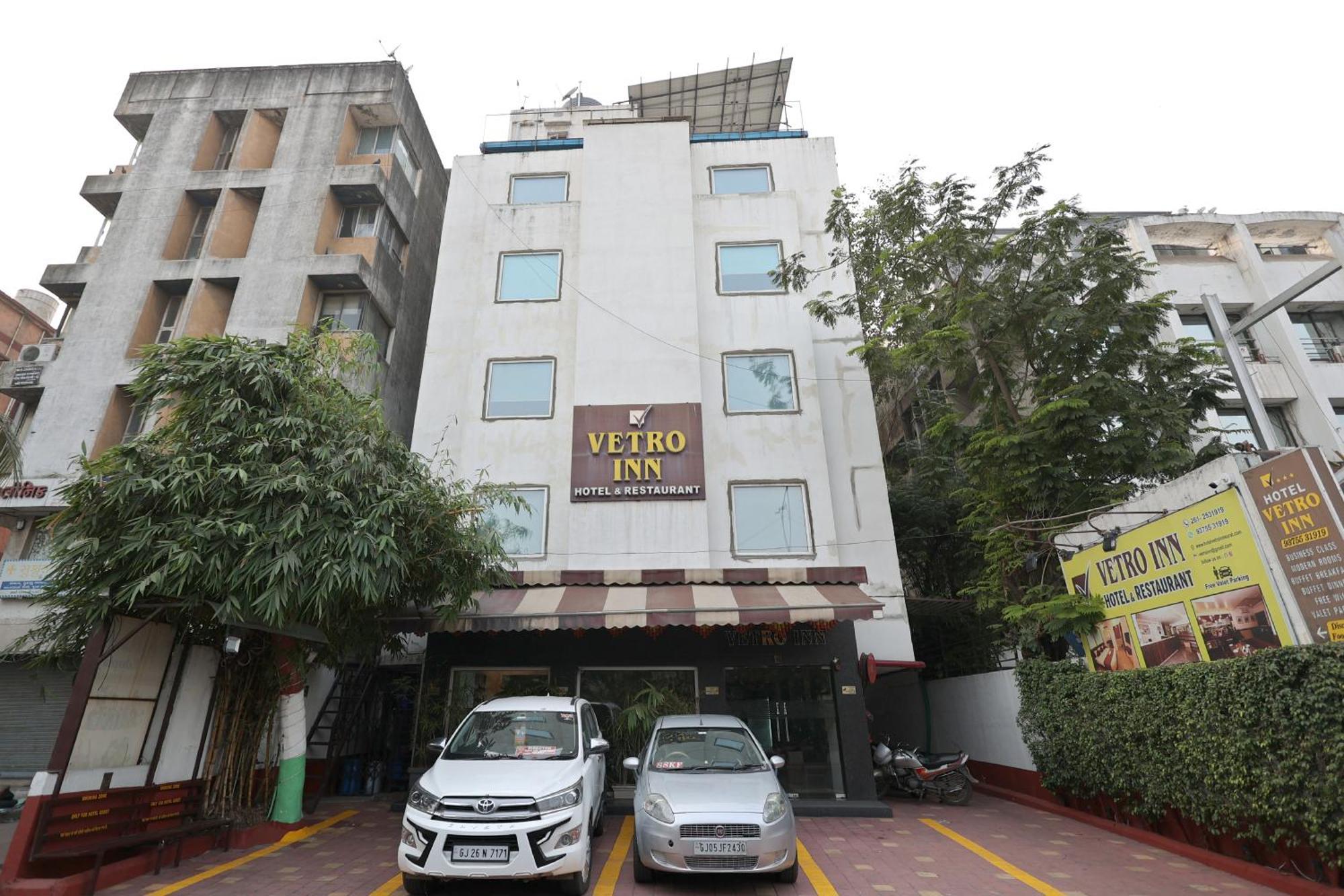 Hotel Vetro Inn Surat Buitenkant foto