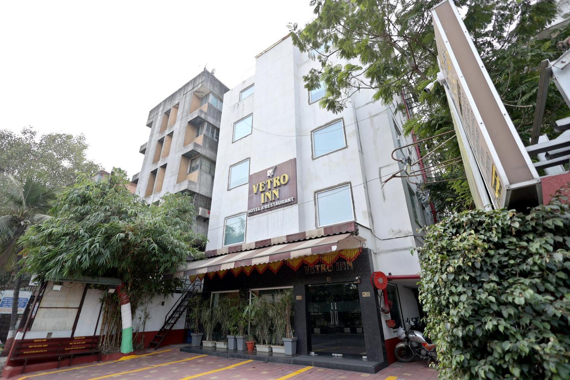 Hotel Vetro Inn Surat Buitenkant foto